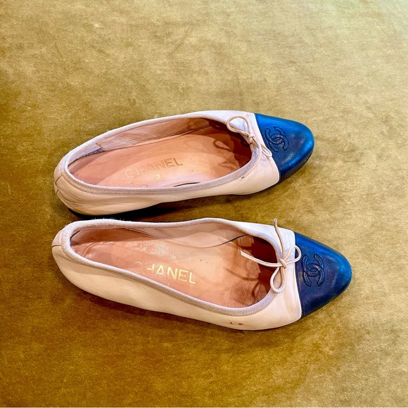 CHANEL cap toed ballet flats with interlocking CCs, sz37 1/2 beige/black GUC - Picture 4 of 15